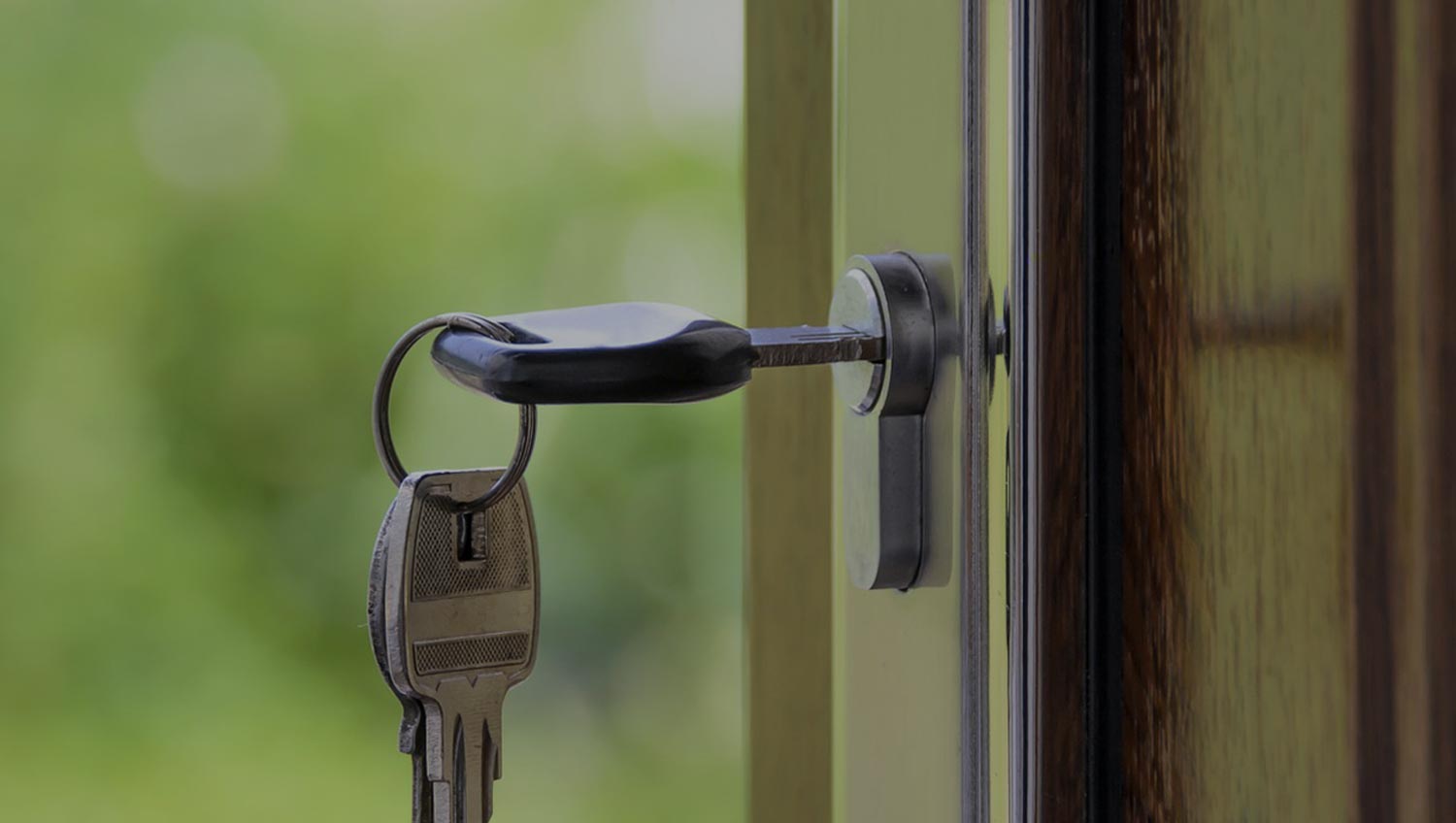 Why to hire professional locksmith?