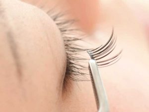 how to make lash extensions look more natural